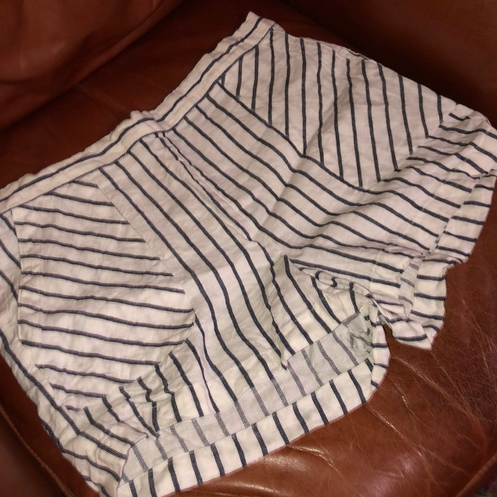 Cute linen striped shorts
